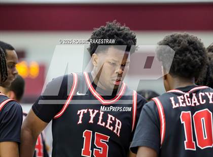 Thumbnail 2 in Horn vs. Tyler Legacy (UIL 6A D2 Area Playoff) photogallery.