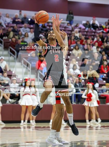 Thumbnail 3 in Horn vs. Tyler Legacy (UIL 6A D2 Area Playoff) photogallery.