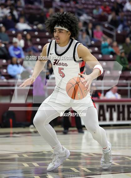 Thumbnail 1 in Horn vs. Tyler Legacy (UIL 6A D2 Area Playoff) photogallery.