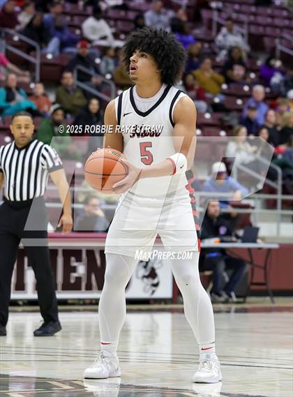 Thumbnail 1 in Horn vs. Tyler Legacy (UIL 6A D2 Area Playoff) photogallery.