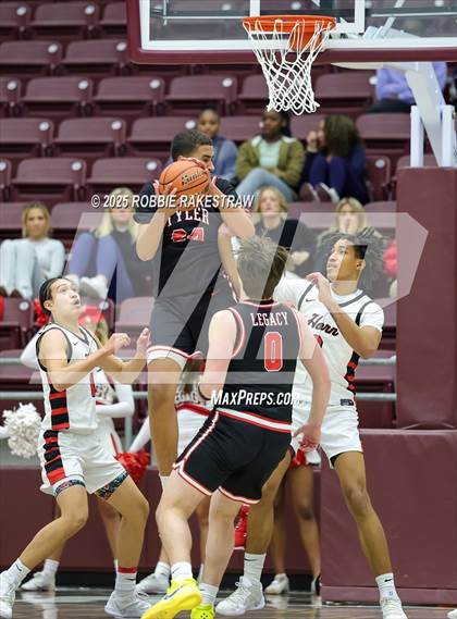 Thumbnail 2 in Horn vs. Tyler Legacy (UIL 6A D2 Area Playoff) photogallery.