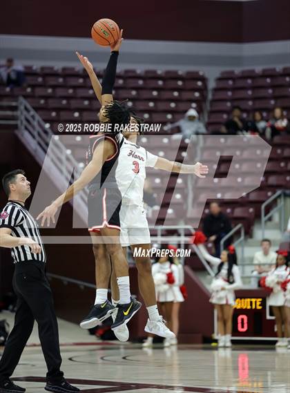 Thumbnail 3 in Horn vs. Tyler Legacy (UIL 6A D2 Area Playoff) photogallery.
