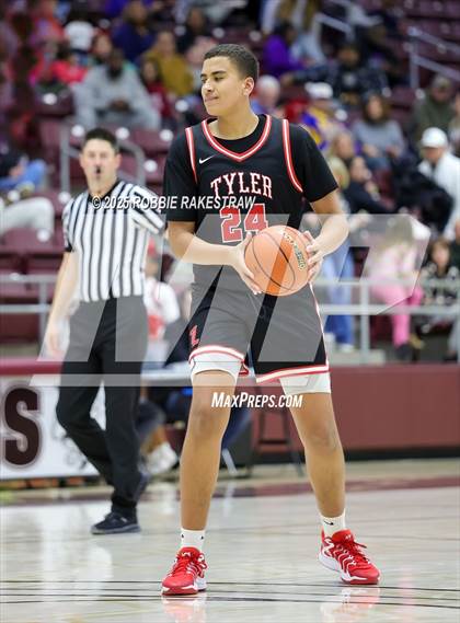 Thumbnail 3 in Horn vs. Tyler Legacy (UIL 6A D2 Area Playoff) photogallery.