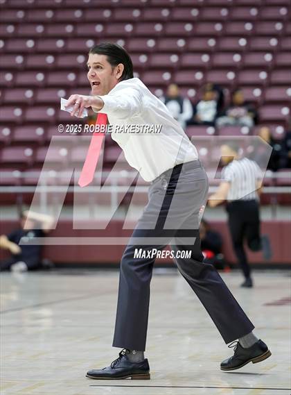 Thumbnail 1 in Horn vs. Tyler Legacy (UIL 6A D2 Area Playoff) photogallery.