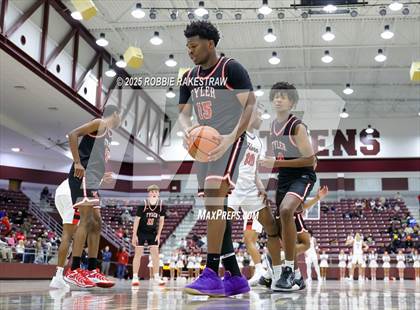 Thumbnail 1 in Horn vs. Tyler Legacy (UIL 6A D2 Area Playoff) photogallery.