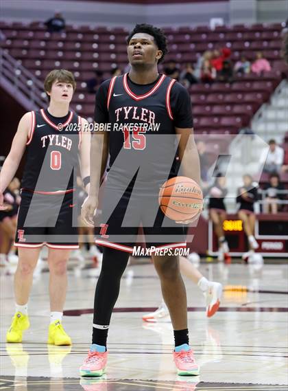 Thumbnail 3 in Horn vs. Tyler Legacy (UIL 6A D2 Area Playoff) photogallery.
