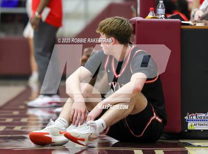 Thumbnail 2 in Horn vs. Tyler Legacy (UIL 6A D2 Area Playoff) photogallery.