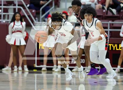 Thumbnail 2 in Horn vs. Tyler Legacy (UIL 6A D2 Area Playoff) photogallery.