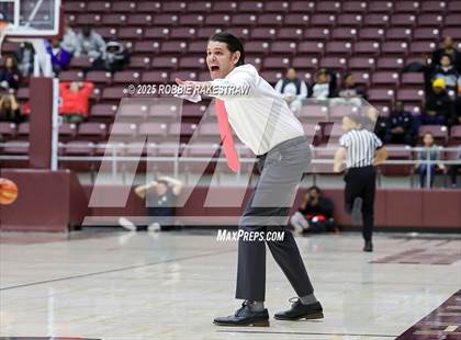 Thumbnail 3 in Horn vs. Tyler Legacy (UIL 6A D2 Area Playoff) photogallery.