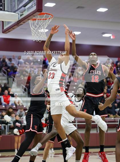 Thumbnail 1 in Horn vs. Tyler Legacy (UIL 6A D2 Area Playoff) photogallery.