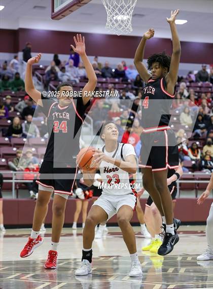 Thumbnail 1 in Horn vs. Tyler Legacy (UIL 6A D2 Area Playoff) photogallery.