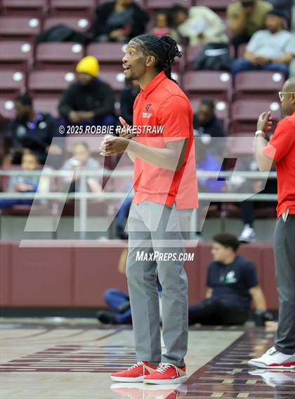 Thumbnail 1 in Horn vs. Tyler Legacy (UIL 6A D2 Area Playoff) photogallery.