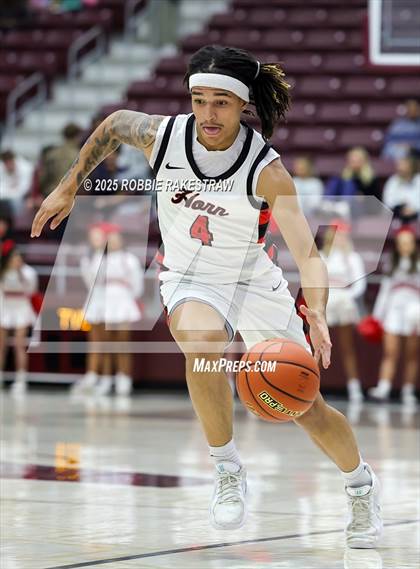 Thumbnail 2 in Horn vs. Tyler Legacy (UIL 6A D2 Area Playoff) photogallery.