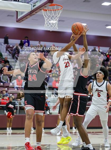 Thumbnail 3 in Horn vs. Tyler Legacy (UIL 6A D2 Area Playoff) photogallery.