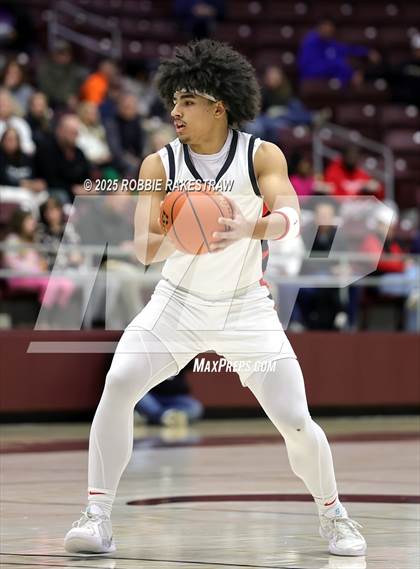Thumbnail 1 in Horn vs. Tyler Legacy (UIL 6A D2 Area Playoff) photogallery.
