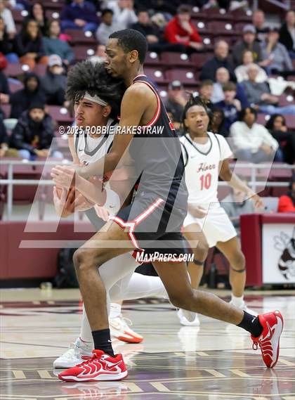 Thumbnail 2 in Horn vs. Tyler Legacy (UIL 6A D2 Area Playoff) photogallery.