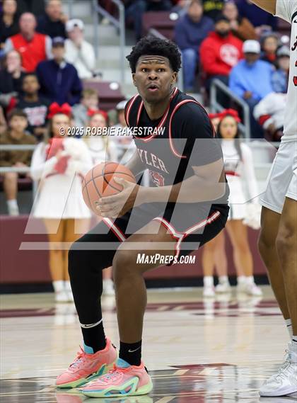 Thumbnail 3 in Horn vs. Tyler Legacy (UIL 6A D2 Area Playoff) photogallery.