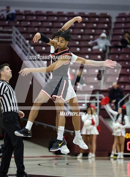 Thumbnail 1 in Horn vs. Tyler Legacy (UIL 6A D2 Area Playoff) photogallery.