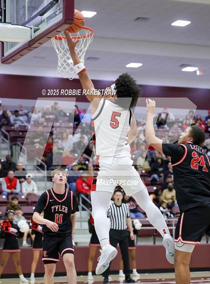 Thumbnail 1 in Horn vs. Tyler Legacy (UIL 6A D2 Area Playoff) photogallery.
