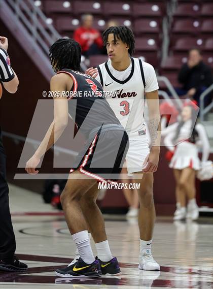 Thumbnail 2 in Horn vs. Tyler Legacy (UIL 6A D2 Area Playoff) photogallery.