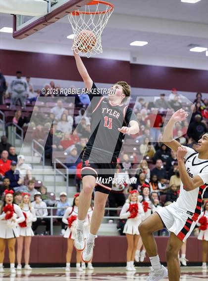 Thumbnail 3 in Horn vs. Tyler Legacy (UIL 6A D2 Area Playoff) photogallery.