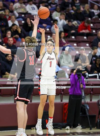 Thumbnail 2 in Horn vs. Tyler Legacy (UIL 6A D2 Area Playoff) photogallery.