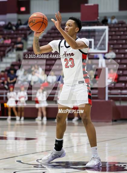 Thumbnail 3 in Horn vs. Tyler Legacy (UIL 6A D2 Area Playoff) photogallery.