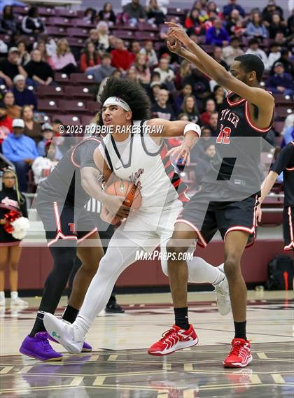 Thumbnail 3 in Horn vs. Tyler Legacy (UIL 6A D2 Area Playoff) photogallery.