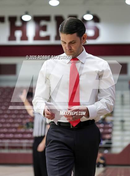 Thumbnail 1 in Horn vs. Tyler Legacy (UIL 6A D2 Area Playoff) photogallery.