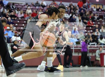 Thumbnail 1 in Horn vs. Tyler Legacy (UIL 6A D2 Area Playoff) photogallery.