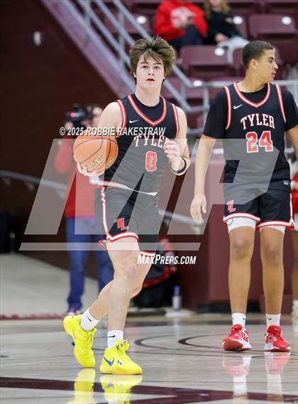 Thumbnail 1 in Horn vs. Tyler Legacy (UIL 6A D2 Area Playoff) photogallery.