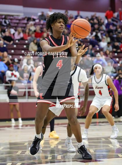 Thumbnail 2 in Horn vs. Tyler Legacy (UIL 6A D2 Area Playoff) photogallery.