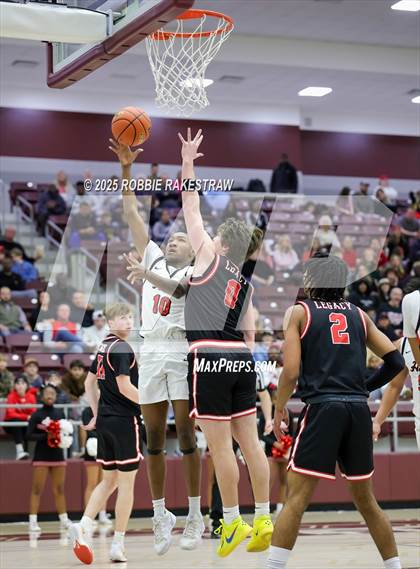 Thumbnail 1 in Horn vs. Tyler Legacy (UIL 6A D2 Area Playoff) photogallery.