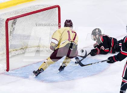 Thumbnail 3 in Pope Francis vs Boston College High (MIAA Division 1A) photogallery.