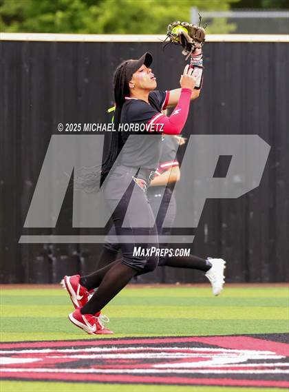 Thumbnail 2 in Midlothian @ Melissa (UIL 5A D1 Girls Softball Regional Semi-Final) photogallery.