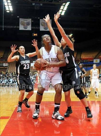 Thumbnail 2 in Stockdale vs. Clovis West (CIF CS D1 Final) photogallery.