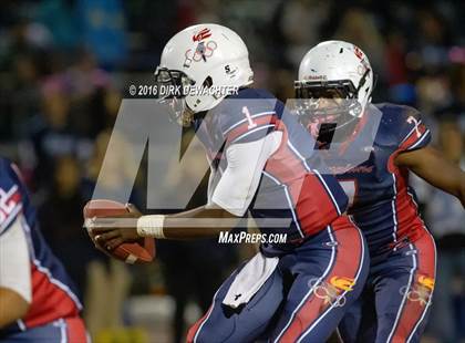 Thumbnail 1 in North @ Leuzinger photogallery.