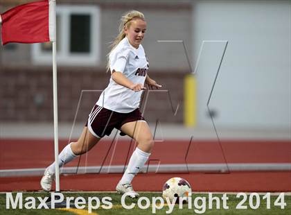 Thumbnail 2 in Ponderosa vs. Durango (CHSAA 4A Playoff First Round) photogallery.