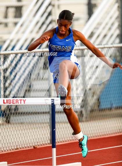 Thumbnail 1 in Kern Invitational photogallery.