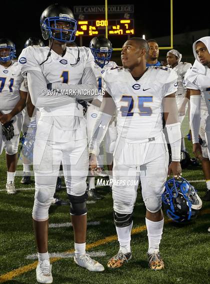 Thumbnail 2 in Crenshaw vs. Narbonne (CIF LACS Open Division Final) photogallery.