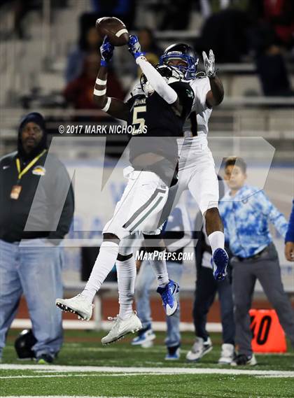 Thumbnail 1 in Crenshaw vs. Narbonne (CIF LACS Open Division Final) photogallery.