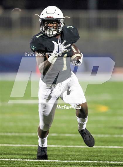 Thumbnail 3 in Crenshaw vs. Narbonne (CIF LACS Open Division Final) photogallery.