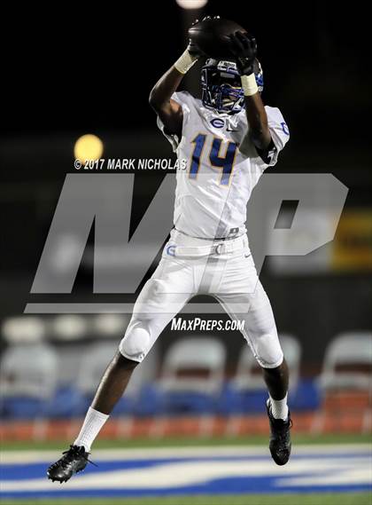 Thumbnail 2 in Crenshaw vs. Narbonne (CIF LACS Open Division Final) photogallery.