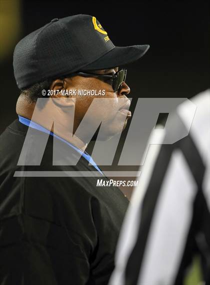 Thumbnail 2 in Crenshaw vs. Narbonne (CIF LACS Open Division Final) photogallery.