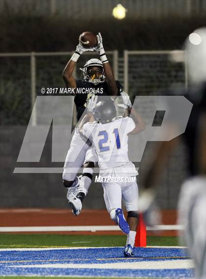 Thumbnail 1 in Crenshaw vs. Narbonne (CIF LACS Open Division Final) photogallery.
