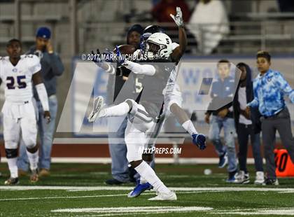 Thumbnail 3 in Crenshaw vs. Narbonne (CIF LACS Open Division Final) photogallery.