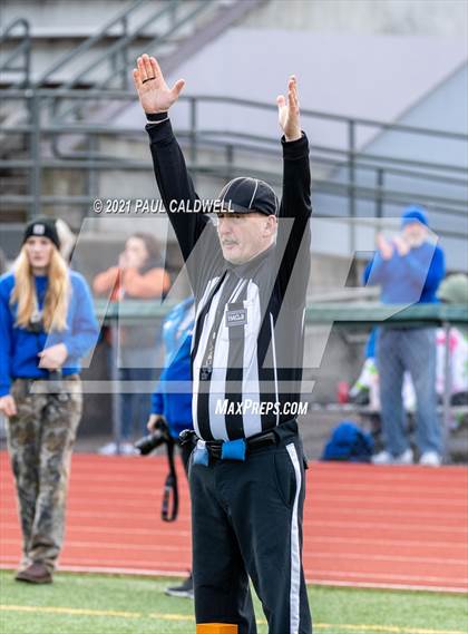 Thumbnail 3 in Riverside @ Eatonville (WIAA 1A Quarter Final) photogallery.