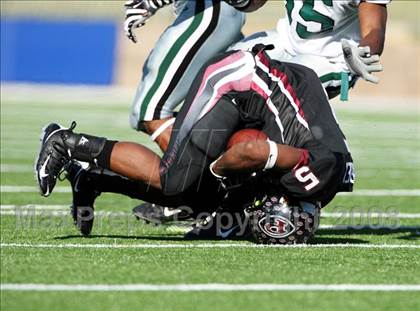 Thumbnail 3 in Hightower vs. Pearland (Texas 5A D1 Quarterfinal) photogallery.