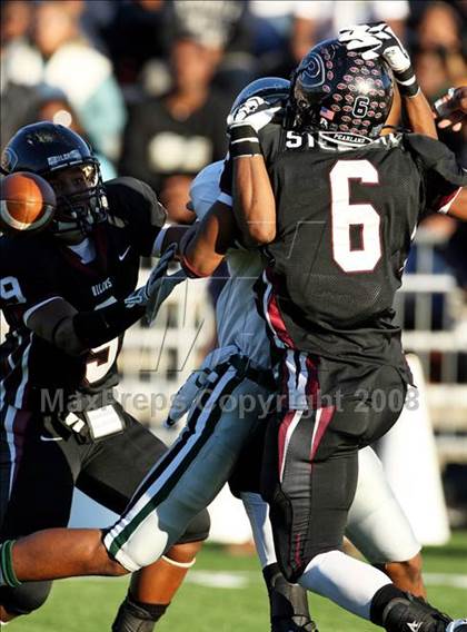 Thumbnail 2 in Hightower vs. Pearland (Texas 5A D1 Quarterfinal) photogallery.