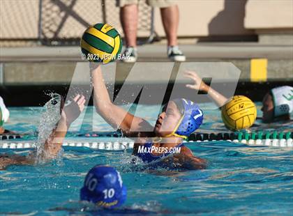 Thumbnail 3 in Clovis vs Leland (Saint Francis Invitational) photogallery.